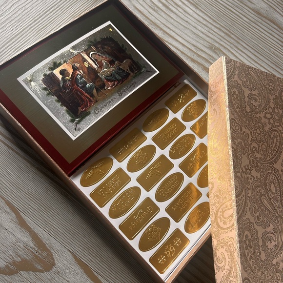Box set of vintage nativity Christmas cards with gold foil lined envelopes - Picture 2 of 9